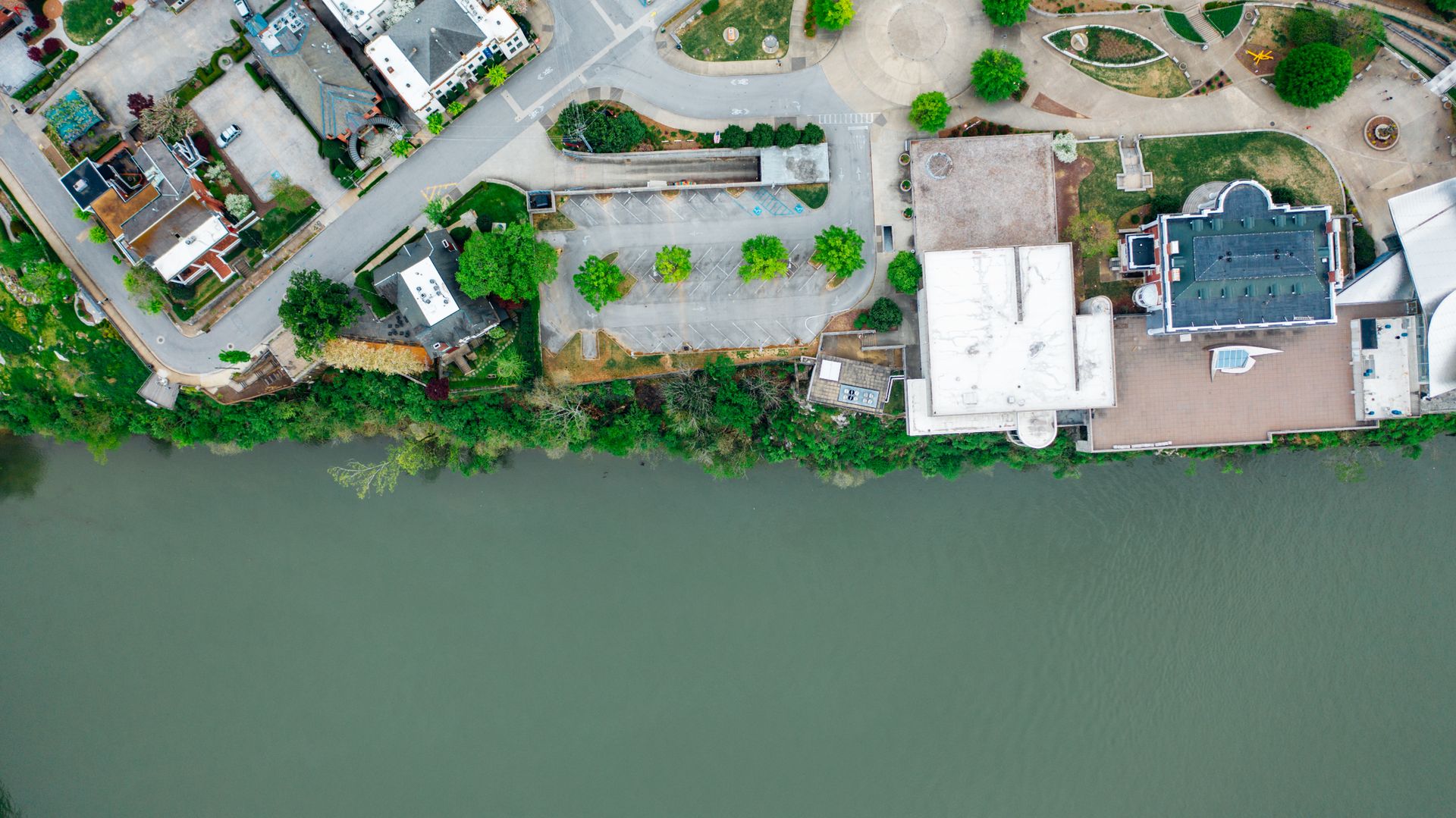 Aerial view of Chattanooga riverfront neighborhoods